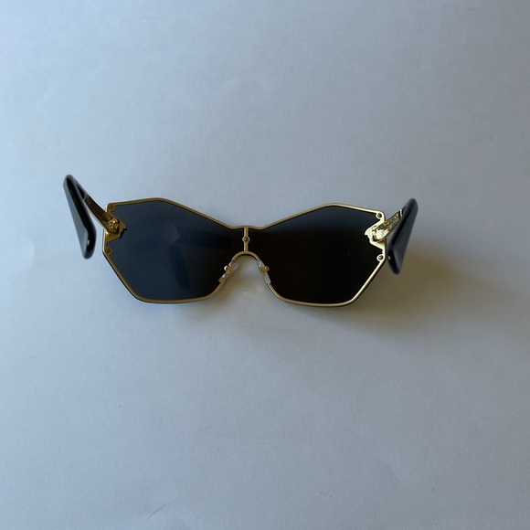 VERSACE 2182 SHIELD MEDUSA SUNGLASSES BLACK AND GOLD WITH CASE NWOT main image 9